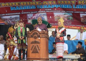 Kapolres Lampung Timur Hadiri HUT Maghgo Sekampung Libo ke-215 dan Terima Gelar Adat Lampung