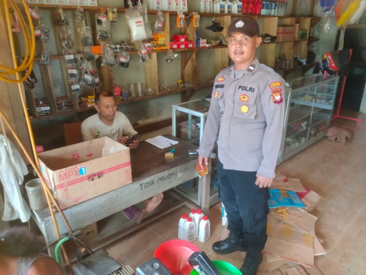 Patroli Siang Humanis, Polisi Temui Warga dan Pemilik Toko Onderdil
