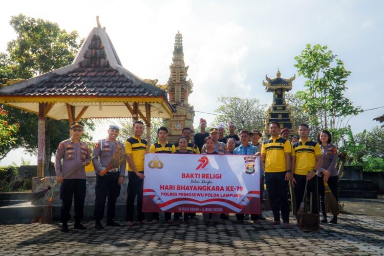 Sambut Hari Bhayangkara ke-79, Polres Pringsewu Gelar Bakti Sosial Religi Serentak di Tempat Iadah