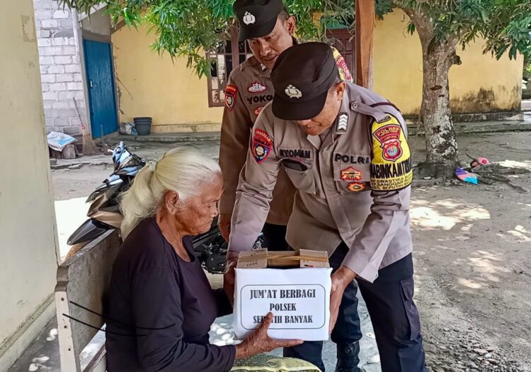 Sambut Hari Bhayangkara ke-79, Polres Lampung Tengah dan Polsek Jajaran Gelar Bakti Sosial kepada Warga Kurang Mampu