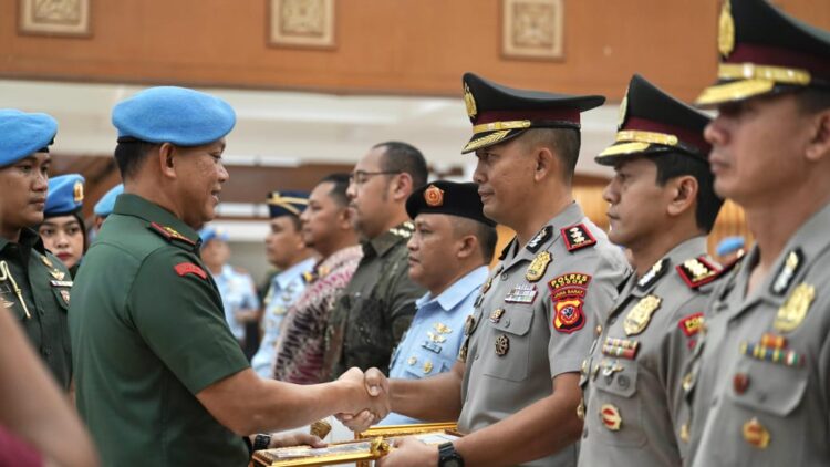 Kapolres Bogor Terima Brevet Kehormatan “Setia Waspada” dari Paspampres