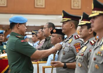 Kapolres Bogor Terima Brevet Kehormatan “Setia Waspada” dari Paspampres