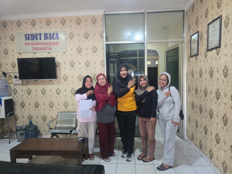 Kapolsek Dramaga Laksanakan Program Jumat Curhat Dengarkan Aduan Keluh Kesah Warga Masyarakat Terkait Harkamtibmas