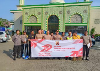 Polsek Parung Gelar Bakti Sosial di Masjid Riyasdhul Sholihin dalam Rangka HUT Bhayangkara ke-79