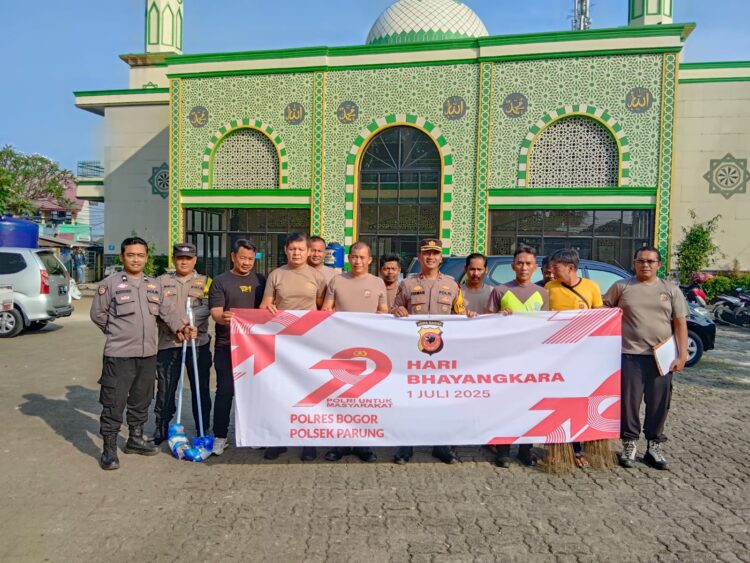 Polsek Parung Gelar Bakti Sosial di Masjid Riyasdhul Sholihin dalam Rangka HUT Bhayangkara ke-79