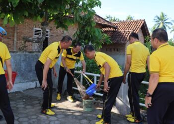 Polres Tanggamus Gelar Bakti Sosial Religi Sambut Hari Bhayangkara ke-79 di Masjid Jami’ Barokatus Solihin