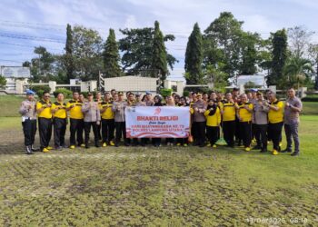 Jelang Hari Bhayangkara Ke-79, Polres Lampung Utara Gelar Bhakti Religi Bersihkan Masjid dan Gereja