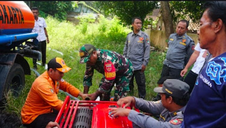 Babinsa Joyotakan Gandeng BPBD dan Linmas Simulasi Penanggulangan Bencana