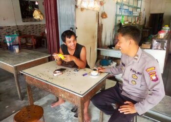 Dekat dengan Warga, Bhabinkamtibmas Aktif Jalin Komunikasi Humanis di Wilayah Binaannya