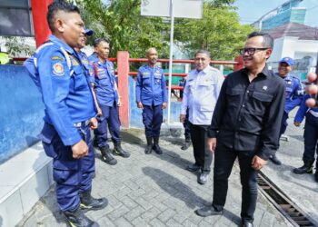 Kunjungi Damkarmat Kota Makassar, Wamendagri Bima Arya Apresiasi Kecepatan dan Responsivitas Layanan