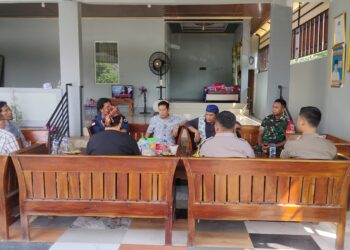 Berikan Himbauan Kamtibmas, Bhabinkamtibmas Desa Lumpang Polsek Parungpanjang Polres Bogor Polda Jawa Barat Melaksanakan sambang warga