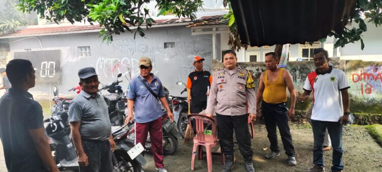 Bhabinkamtibmas Polsek Klapanunggal Sambang Warga desa Klapanunggal dan Sampaikan Himbauan Kamtibmas