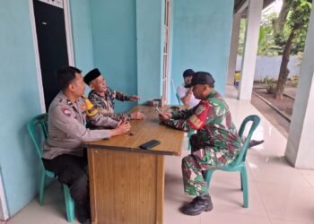 TNI-Polri Bersinergi Patroli Sambang Warga Masyarakat Desa Kembangkuning Sampaikan Himbauan Kamtibmas
