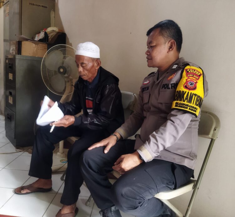 Bhabinkamtibmas Polsek Babakan Madang Sambangi Warga, Sampaikan Imbauan Kamtibmas di Desa Kadumanggu