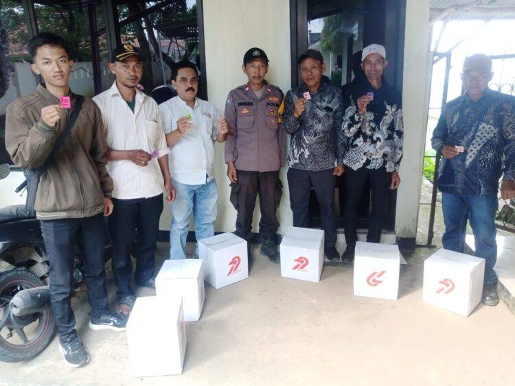 Polsek Cibarusah Mengantar Warga untuk Mendapatkan Pelayanan Kesehatan Gratis dalam Rangka Hari Bhayangkara ke-79