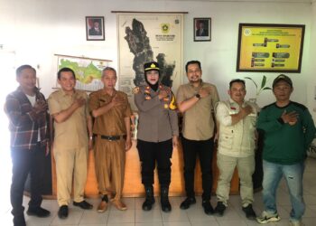 Kapolsek Dramaga Silahturahmi Giat Cooling Sistem Kunjungan Ke Kantor Desa Sinarsari Kecamatan Dramaga Ajak Jaga Kondusifitas Cegah Gangguan Kamtibmas