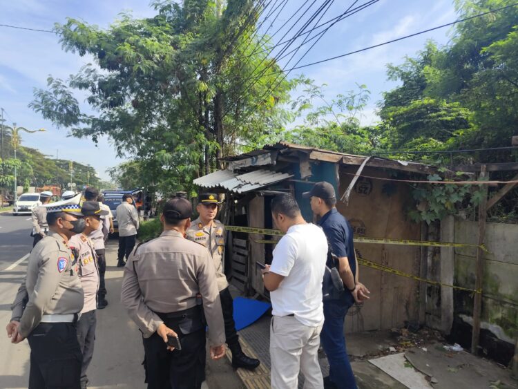 Polsek Cikarang Pusat Lakukan Pengecekan dan Pendataan Bangunan Liar di Jalan Inspeksi Kalimalang