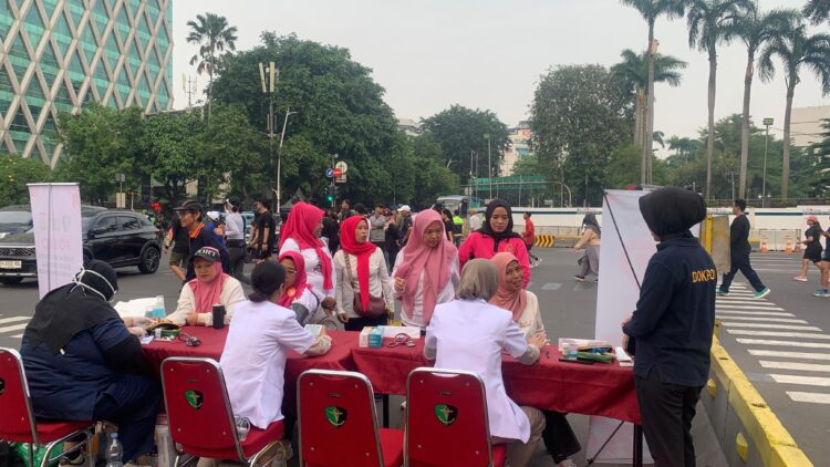 Hari Bhayangkara Ke 79, Polres Metro Jakarta Barat Hadirkan Pelayanan Kesehatan Gratis di CFD MH Thamrin – Kebon Sirih