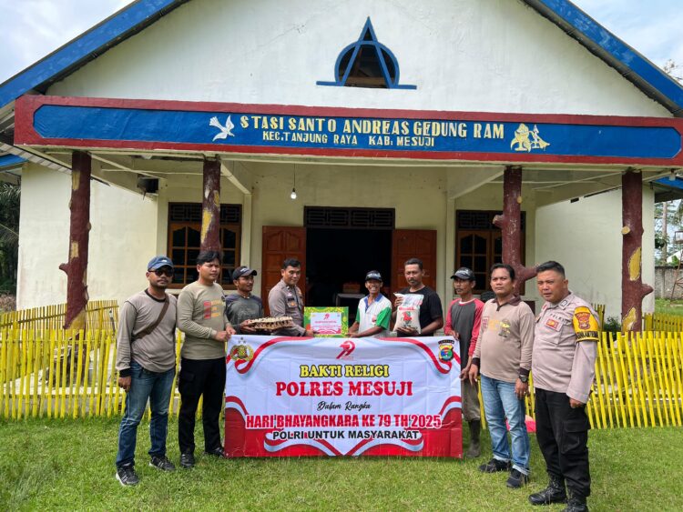 Menjelang Hari Bhayangkara ke-79 Polres Mesuji Telah Mendistribusikan 200 Paket Sembako Kepada Masyarakat yang Membutuhkan