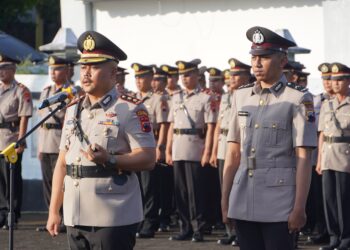 Kapolres Wonogiri Pimpin Upacara Tabur Bunga di TMP Kusuma Bangsa dalam Rangka HUT Bhayangkara ke-79