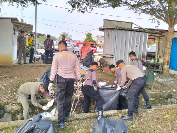 Bersih Peduli Humanis, Polres Mesuji Gelar Aksi Sosial di Pasar Desa Brabasan dan Brabasan Makmur