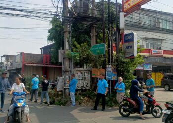 Menyambut HANI GMDM Kota Depok bersama Karang Taruna Sosialisasikan Bahayanya Narkoba dengan Membagikan Sticker Kepada Pengguna Jalan