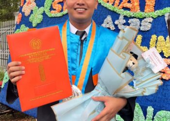 Reagent Alberto SH, Wisudawan STIHPADA Kuasai Sembilan Bahasa Asing 