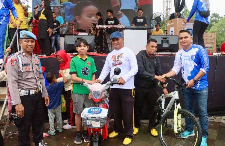 Ribuan Warga Tetap Antusias Ikuti Festival Bhayangkara di Lampung Tengah Meski di Guyur Hujan