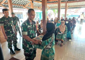 TNI AD Salurkan 450 Paket Sembako untuk Warga Kurang Mampu di Boyolali