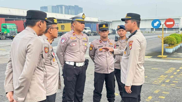 Kapolsek Cikarang Barat Pimpin PAM Aksi Buruh FSPMI di PT. Yamaha Music
