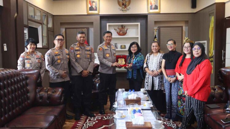 Audiensi Bersama LPD Kalteng, Kapolda Tegaskan Komitmen Dukung Kiprah Perempuan Dayak dalam Pembangunan Daerah