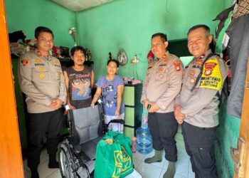 Polsek Cikarang Barat Hadirkan Senyum untuk Alfiansyah, Anak Disabilitas di Cibuntu