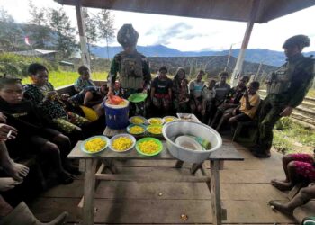 Hangatnya Iman dan Rasa, dalam Pelukan Damai di Pos Satgas TNI