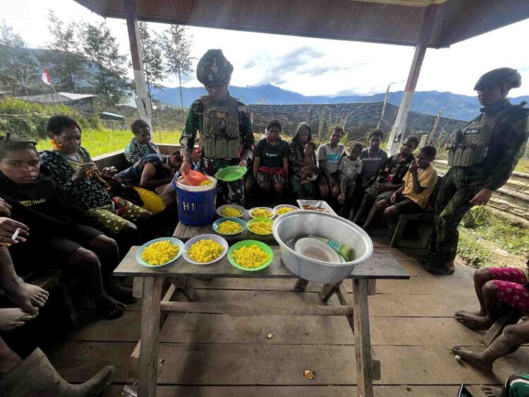 Hangatnya Iman dan Rasa, dalam Pelukan Damai di Pos Satgas TNI