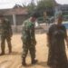 Babinsa Bantu Petani Jemur Padi, Ringankan Beban Petani