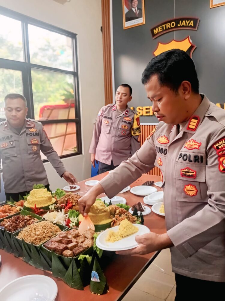 Peringati HUT Bhayangkara ke-79, Polsek Tambelang Glorakan Semangat dan Penghargaan untuk Personil