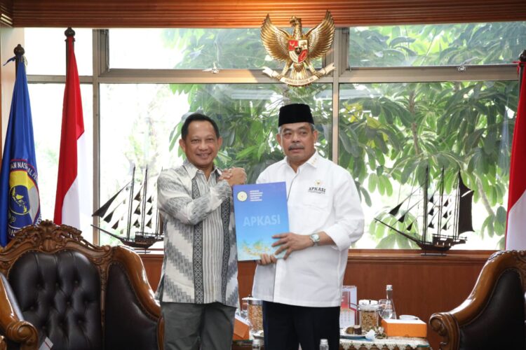 Mendagri Terima Audiensi Pengurus APKASI, Bahas Konsolidasi Organisasi dan Rencana Kerja Konseptual