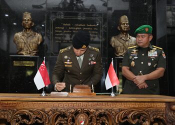 Perkuat Kerja Sama Pertahanan, Kasad Sambut Hangat Kunjungan Kehormatan Kasad Singapura