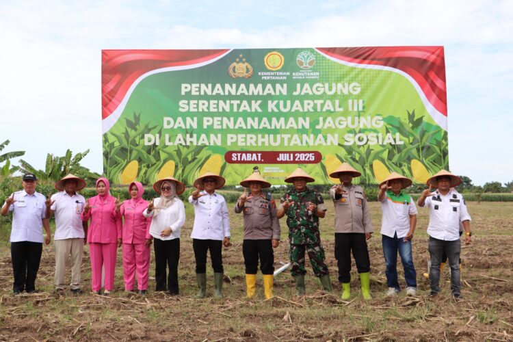 Kapolres Langkat laksanakan Penanaman Jagung Kuartal III di lahan Bhayangkara.