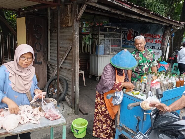 Babinsa Kratonan Motivasi Pelaku UMKM Pedagang Jamu Keliling