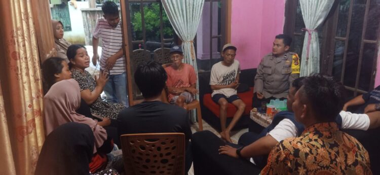 Bhabinkamtibmas Polsek Parung Polres Bogor Sambangi Warga Desa Bojong Indah, Pererat Silaturahmi dan Sampaikan Pesan Kamtibmas