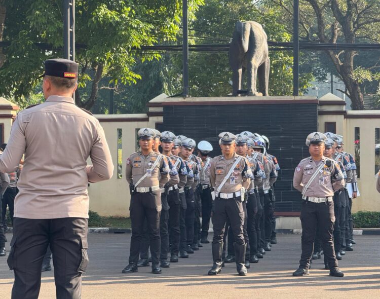 Kapolres Bogor Pimpin Apel Pengecekan Personel Lantas untuk Pengamanan Jalur Puncak di Akhir Pekan