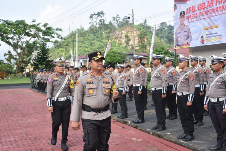 Kapolres Morowali Utara pimpin apel Gelar Pasukan Ops Patuh 2025. Masyarakat diimbau agar patuhi peraturan lalu lintas