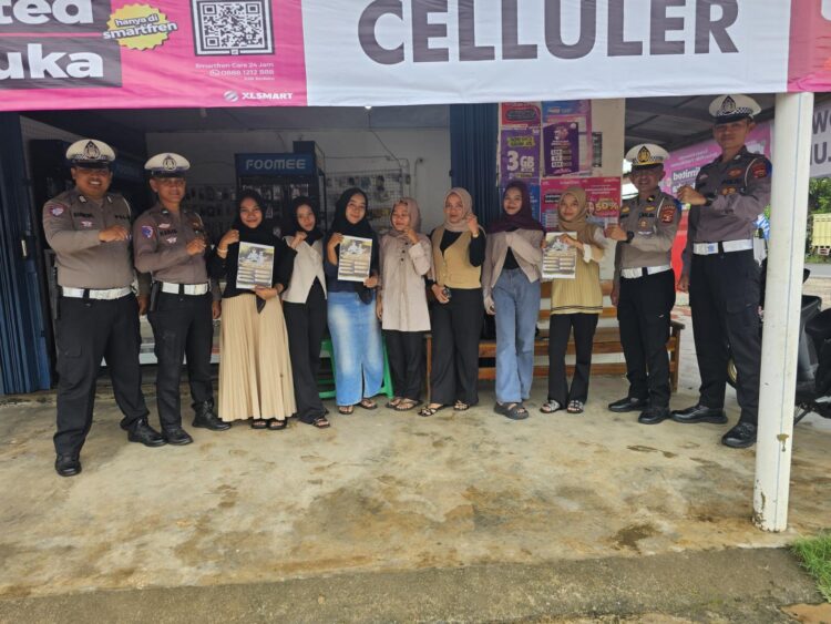 Satgas Ops Patuh Krakatau 2025 Sosialisasikan Tertib Berlalu Lintas kepada Pedagang dan Pengunjung Pasar Pekalongan