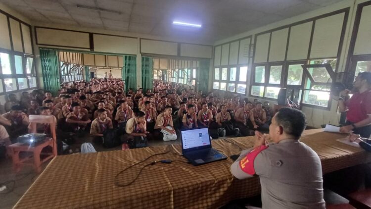 720 Siswa SMKN 01 Dapat Penyuluhan Tertib Berlalu Lintas dari Polsek Cikarang Barat