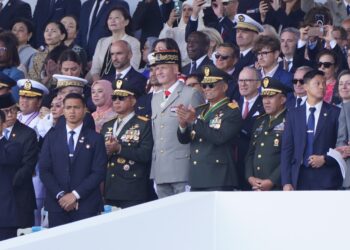 Hadir Langsung di Paris, Wakasad Saksikan Kontingen Indonesia Beraksi di Bastille Day