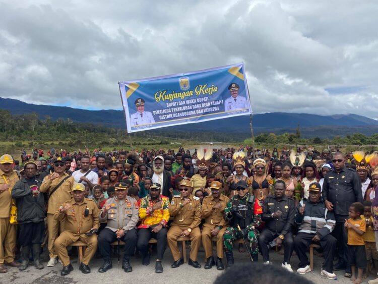 TNI Amankan Kunker Bupati Puncak di Agandugume, Wujud Sinergi untuk Pelayanan Masyarakat