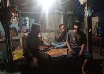 Bhabinkamtibmas Polsek PKL Brandan Cek Poskamling Ajak Warga Aktif Jaga Lingkungan 