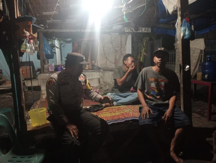 Bhabinkamtibmas Polsek PKL Brandan Cek Poskamling Ajak Warga Aktif Jaga Lingkungan