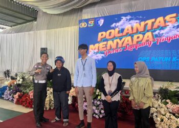 Satlantas Polres Lampung Tengah Gelar Sosialisasi Keselamatan Berkendara dan Bagikan Helm SNI Gratis Dalam Rangka Operasi Patuh Krakatau 2025